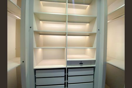 Apartamento à venda com 75m², 2 quartos e 2 vagas Apartamento à venda com 75m², 2 quartos e 2 vagasCloset Suíte
