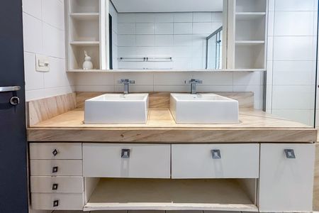 Apartamento à venda com 157m², 3 quartos e 4 vagas
