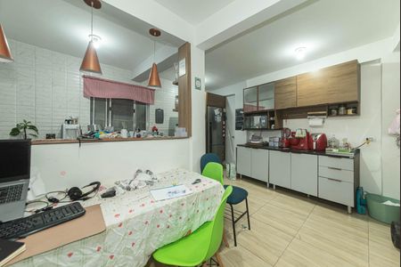 Casa à venda com 250m², 4 quartos e sem vaga Casa à venda com 250m², 4 quartos e sem vagaCasa 2 - Cozinha