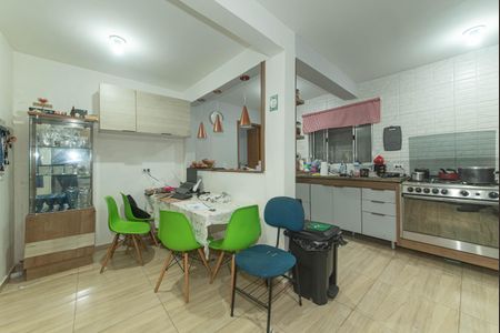 Casa à venda com 250m², 4 quartos e sem vaga Casa à venda com 250m², 4 quartos e sem vagaCasa 2 - Cozinha
