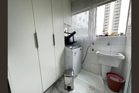 Apartamento à venda com 69m², 3 quartos e 1 vagaÁrea de serviço 