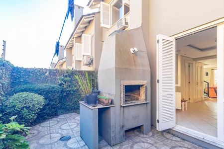 Casa de condomínio para alugar com 223m², 3 quartos e 2 vagas