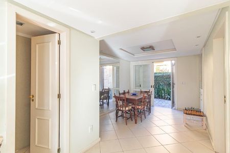 Casa de condomínio para alugar com 223m², 3 quartos e 2 vagas
