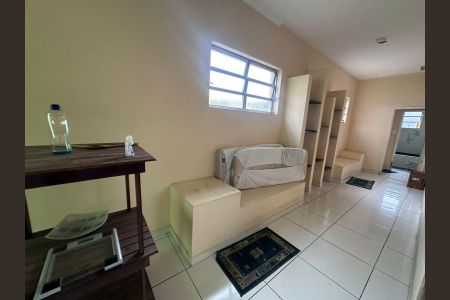 Casa para alugar com 287m², 4 quartos e 8 vagas Casa para alugar com 287m², 4 quartos e 8 vagasCorredor