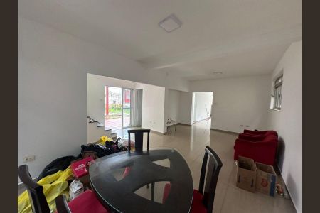 Casa para alugar com 287m², 4 quartos e 8 vagas Casa para alugar com 287m², 4 quartos e 8 vagasSala