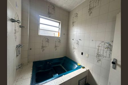 Casa para alugar com 287m², 4 quartos e 8 vagas Casa para alugar com 287m², 4 quartos e 8 vagasBanheiro da Suíte 2