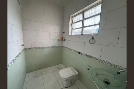 Casa para alugar com 287m², 4 quartos e 8 vagas Casa para alugar com 287m², 4 quartos e 8 vagasBanheiro da Suíte 1