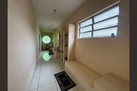 Casa para alugar com 287m², 4 quartos e 8 vagas Casa para alugar com 287m², 4 quartos e 8 vagasCorredor