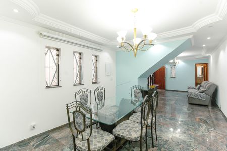 Casa para alugar com 160m², 3 quartos e 2 vagas Casa para alugar com 160m², 3 quartos e 2 vagasSala