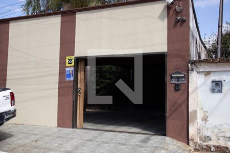 Casa à venda com 295m², 3 quartos e 1 vaga Casa à venda com 295m², 3 quartos e 1 vagaFachada