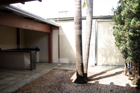 Casa à venda com 295m², 3 quartos e 1 vaga Casa à venda com 295m², 3 quartos e 1 vagaQuintal