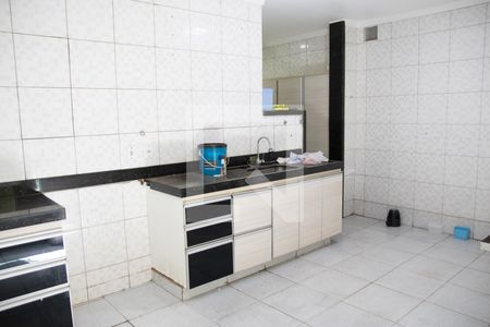 Casa à venda com 295m², 3 quartos e 1 vaga Casa à venda com 295m², 3 quartos e 1 vagaCozinha e Área de Serviço