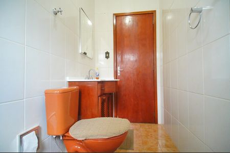 Casa à venda com 177m², 6 quartos e 3 vagasBanheiro 1