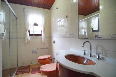 Casa à venda com 177m², 6 quartos e 3 vagasBanheiro 2