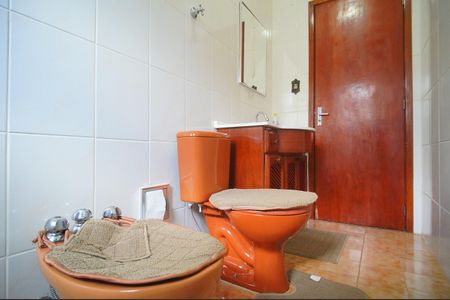 Casa à venda com 177m², 6 quartos e 3 vagasBanheiro 1