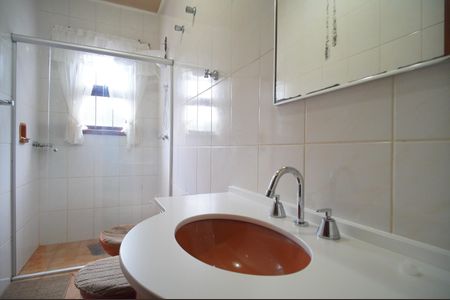 Casa à venda com 177m², 6 quartos e 3 vagasBanheiro 1