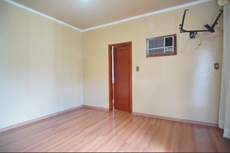 Casa à venda com 177m², 6 quartos e 3 vagassuite