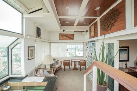 Apartamento para alugar com 210m², 3 quartos e 2 vagas Apartamento para alugar com 210m², 3 quartos e 2 vagasSala