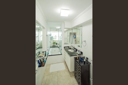 Apartamento para alugar com 210m², 3 quartos e 2 vagas Apartamento para alugar com 210m², 3 quartos e 2 vagasBanheiro da Suíte 3