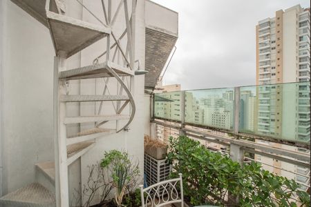 Apartamento para alugar com 210m², 3 quartos e 2 vagas Apartamento para alugar com 210m², 3 quartos e 2 vagasVaranda/Deck