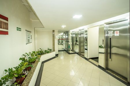 Apartamento para alugar com 210m², 3 quartos e 2 vagas Apartamento para alugar com 210m², 3 quartos e 2 vagasHall social