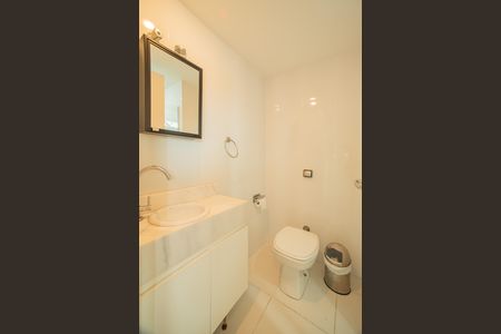 Apartamento para alugar com 210m², 3 quartos e 2 vagas Apartamento para alugar com 210m², 3 quartos e 2 vagasBanheiro da Suíte 1