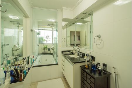 Apartamento para alugar com 210m², 3 quartos e 2 vagas Apartamento para alugar com 210m², 3 quartos e 2 vagasBanheiro da Suíte 3