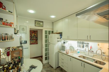 Apartamento para alugar com 210m², 3 quartos e 2 vagas Apartamento para alugar com 210m², 3 quartos e 2 vagasCozinha
