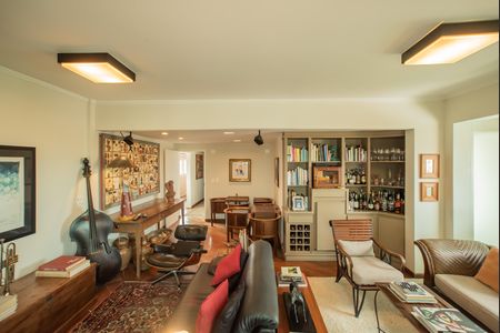 Apartamento para alugar com 210m², 3 quartos e 2 vagas Apartamento para alugar com 210m², 3 quartos e 2 vagasSala