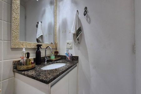 Apartamento à venda com 64m², 3 quartos e 1 vaga Apartamento à venda com 64m², 3 quartos e 1 vagaBanheiro da Suíte