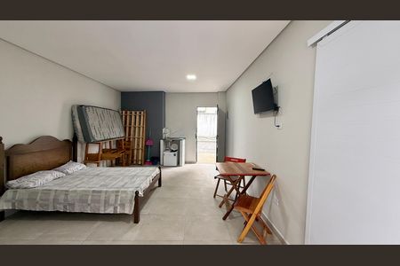 Quarto de casa para alugar com 1 quarto, 40m² em Vila Julia, Guarujá