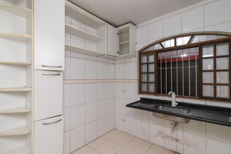 Casa à venda com 300m², 5 quartos e 2 vagas Casa à venda com 300m², 5 quartos e 2 vagasCozinha