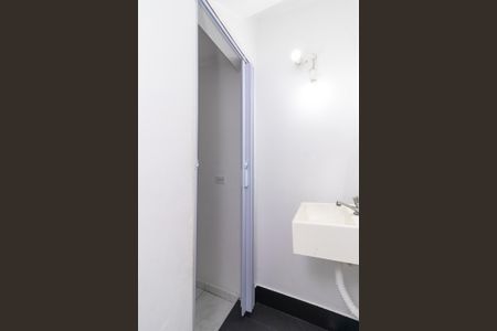Casa à venda com 300m², 5 quartos e 2 vagas Casa à venda com 300m², 5 quartos e 2 vagasLavabo