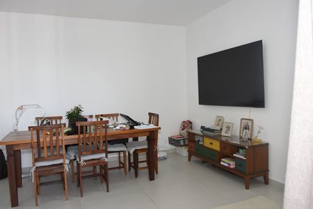 Sala de apartamento para alugar com 2 quartos, 84m² em Jardim Branca Flor, Embu das Artes