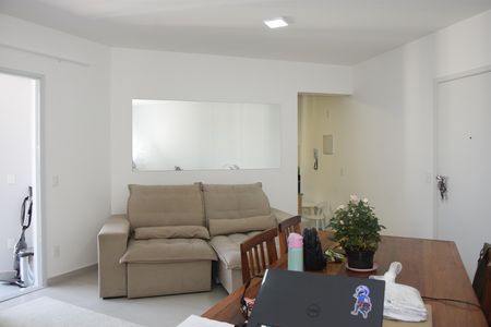 Sala de apartamento para alugar com 2 quartos, 84m² em Jardim Branca Flor, Embu das Artes