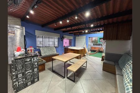 Casa para alugar com 180m², 3 quartos e 2 vagas Casa para alugar com 180m², 3 quartos e 2 vagasÁrea comum - Churrasqueira