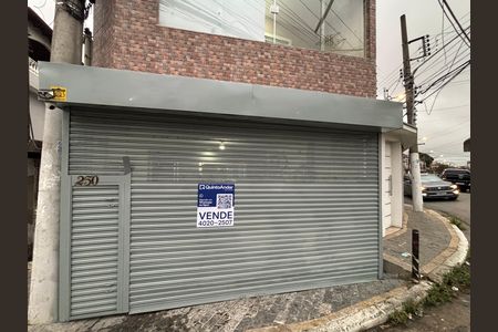 Casa para alugar com 180m², 3 quartos e 2 vagas Casa para alugar com 180m², 3 quartos e 2 vagasFachada