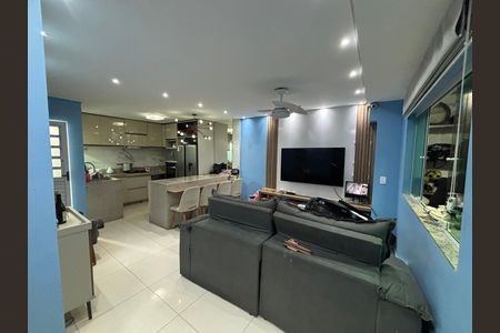 Casa para alugar com 180m², 3 quartos e 2 vagas Casa para alugar com 180m², 3 quartos e 2 vagasSala
