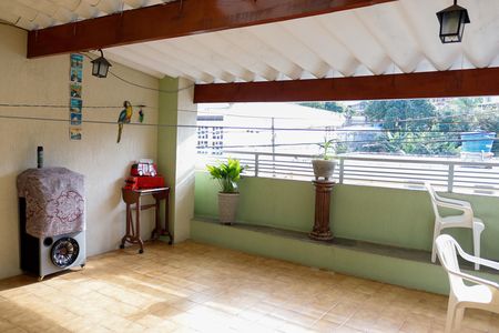 Casa à venda com 166m², 3 quartos e 2 vagas Casa à venda com 166m², 3 quartos e 2 vagasSacada