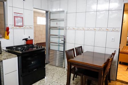 Casa à venda com 166m², 3 quartos e 2 vagas Casa à venda com 166m², 3 quartos e 2 vagasCozinha