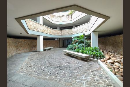 Apartamento à venda com 70m², 2 quartos e 1 vaga Apartamento à venda com 70m², 2 quartos e 1 vagaFachada e portaria