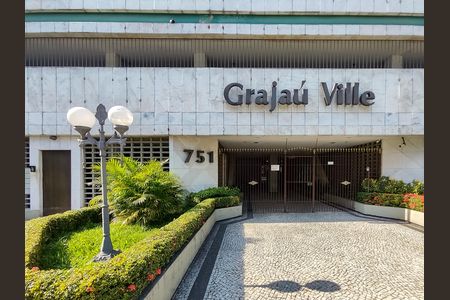 Apartamento à venda com 70m², 2 quartos e 1 vaga Apartamento à venda com 70m², 2 quartos e 1 vagaFachada e portaria
