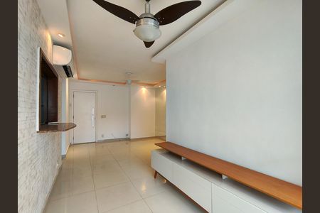 Apartamento à venda com 70m², 2 quartos e 1 vaga Apartamento à venda com 70m², 2 quartos e 1 vagaSala
