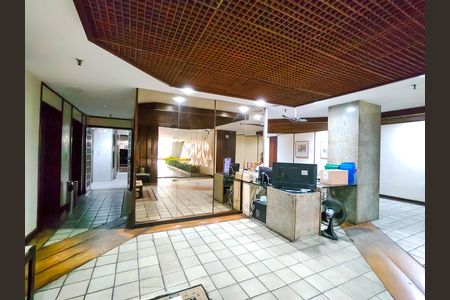 Apartamento à venda com 70m², 2 quartos e 1 vaga Apartamento à venda com 70m², 2 quartos e 1 vagaFachada e portaria