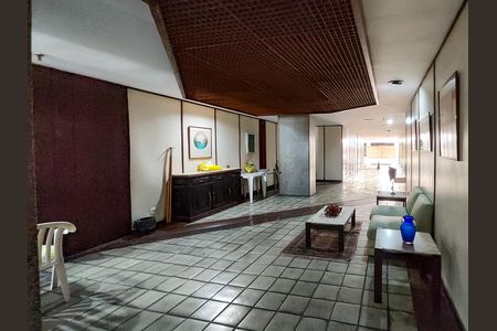 Apartamento à venda com 70m², 2 quartos e 1 vaga Apartamento à venda com 70m², 2 quartos e 1 vagaFachada e portaria