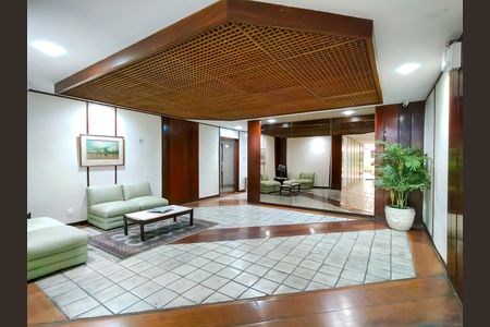 Apartamento à venda com 70m², 2 quartos e 1 vaga Apartamento à venda com 70m², 2 quartos e 1 vagaFachada e portaria