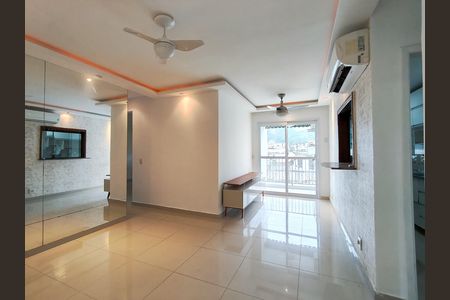Apartamento à venda com 70m², 2 quartos e 1 vaga Apartamento à venda com 70m², 2 quartos e 1 vagaSala