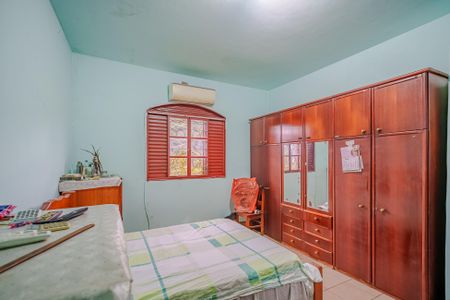 Casa à venda com 380m², 5 quartos e 3 vagas Casa à venda com 380m², 5 quartos e 3 vagasSuíte