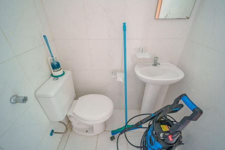 Casa à venda com 380m², 5 quartos e 3 vagas Casa à venda com 380m², 5 quartos e 3 vagasBanheiro 4