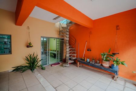 Casa à venda com 380m², 5 quartos e 3 vagas Casa à venda com 380m², 5 quartos e 3 vagasGaragem